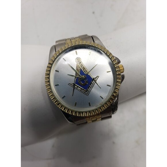 Masonic Mason Watch Wristwatch Gold & Silver Tone Freemason Square & Compass - Picture 2 of 6